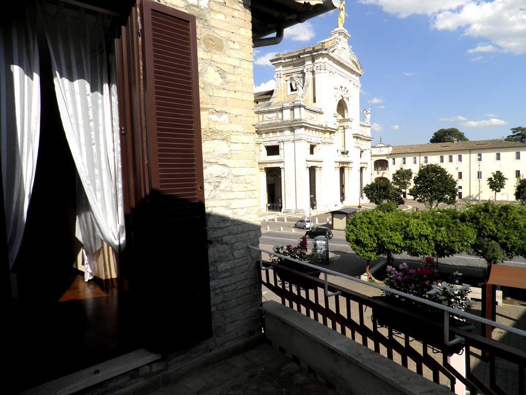Hotel Piazza Degli Angeli Asyż Zewnętrze zdjęcie